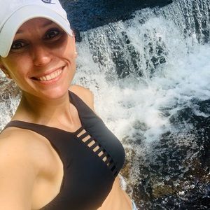 Meet your Posher, Laurie